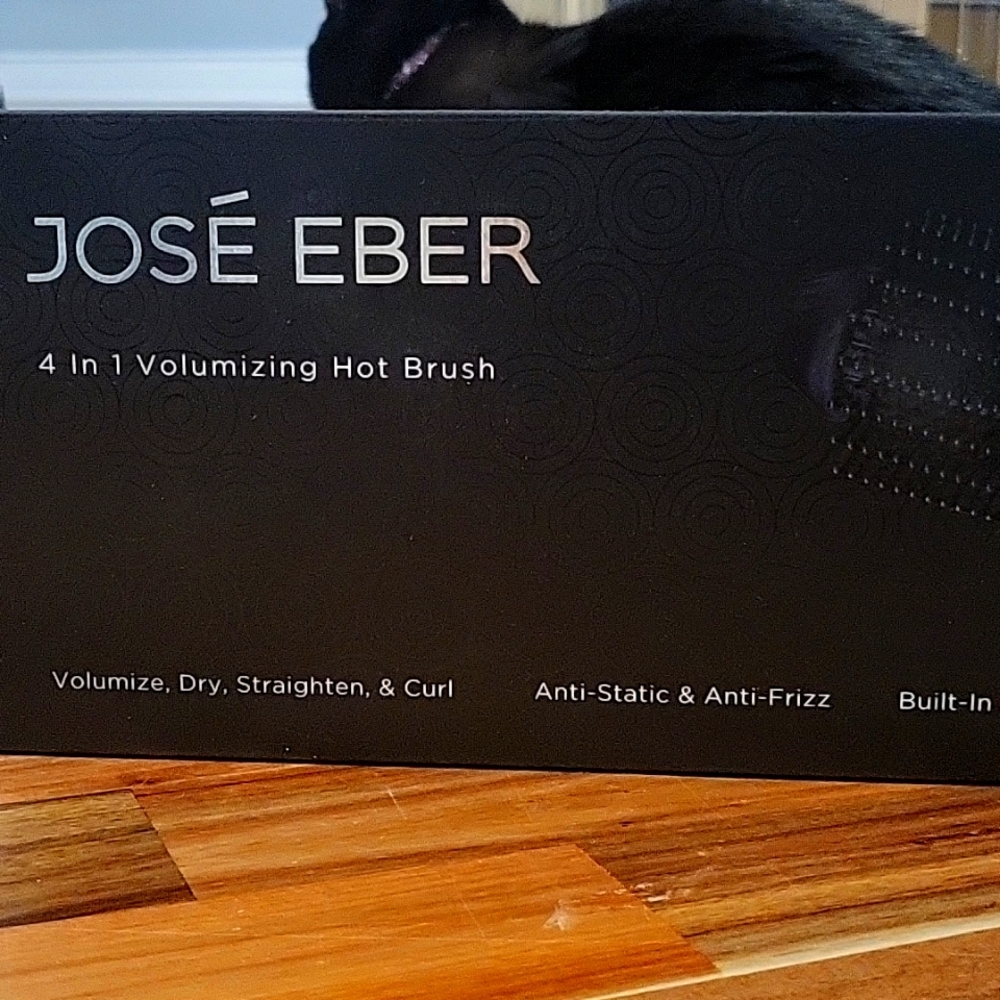 NWT - José Eber 4 in 1 Volumizing Hot Brush